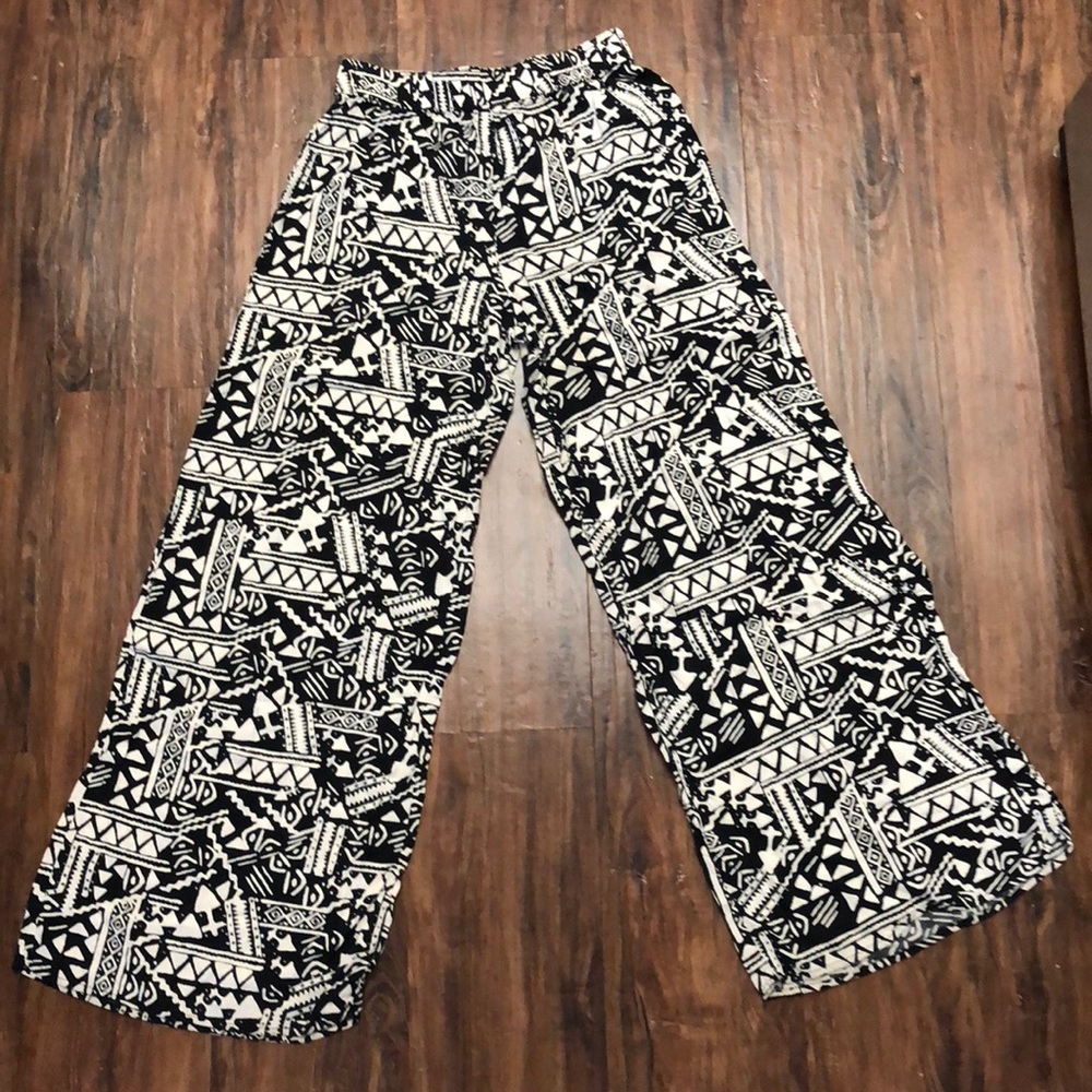 Fun Flowy pattern pants!!